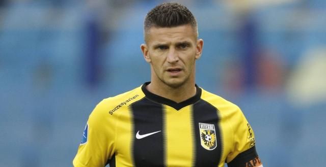 击球点前于 击球点前于